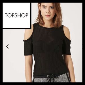 Cold shoulder ribbed tee